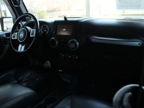 Used 2017 Jeep Wrangler Unlimited Rubicon w/ Dual Top Group AWD/4WD image 22