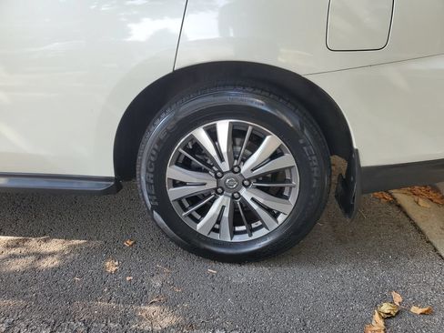 Used 2017 Nissan Pathfinder SL w/ SL Tech Package FWD image 12