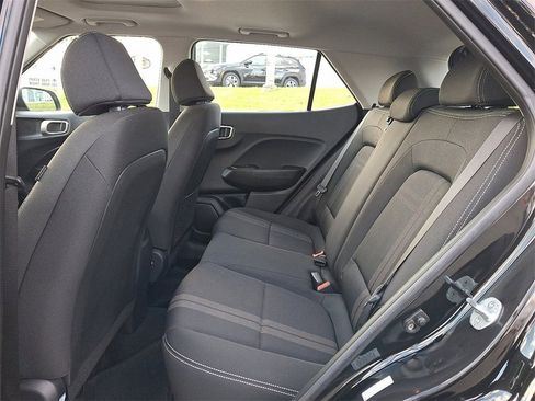 Used 2023 Hyundai Venue SEL image 11