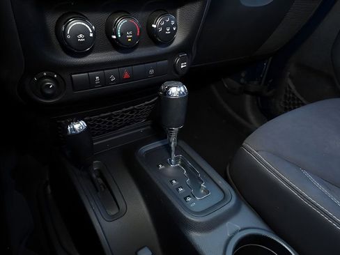 Used 2013 Jeep Wrangler Unlimited Sahara w/ Connectivity Group AWD/4WD image 24