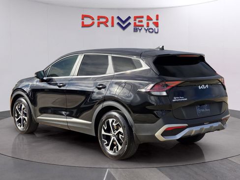 Used 2024 Kia Sportage EX image 3