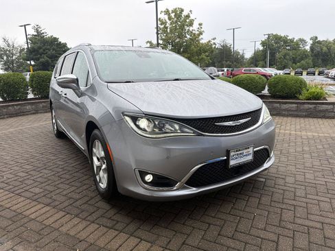 Used 2020 Chrysler Pacifica Limited w/ Advanced Safetytec Group FWD image 7