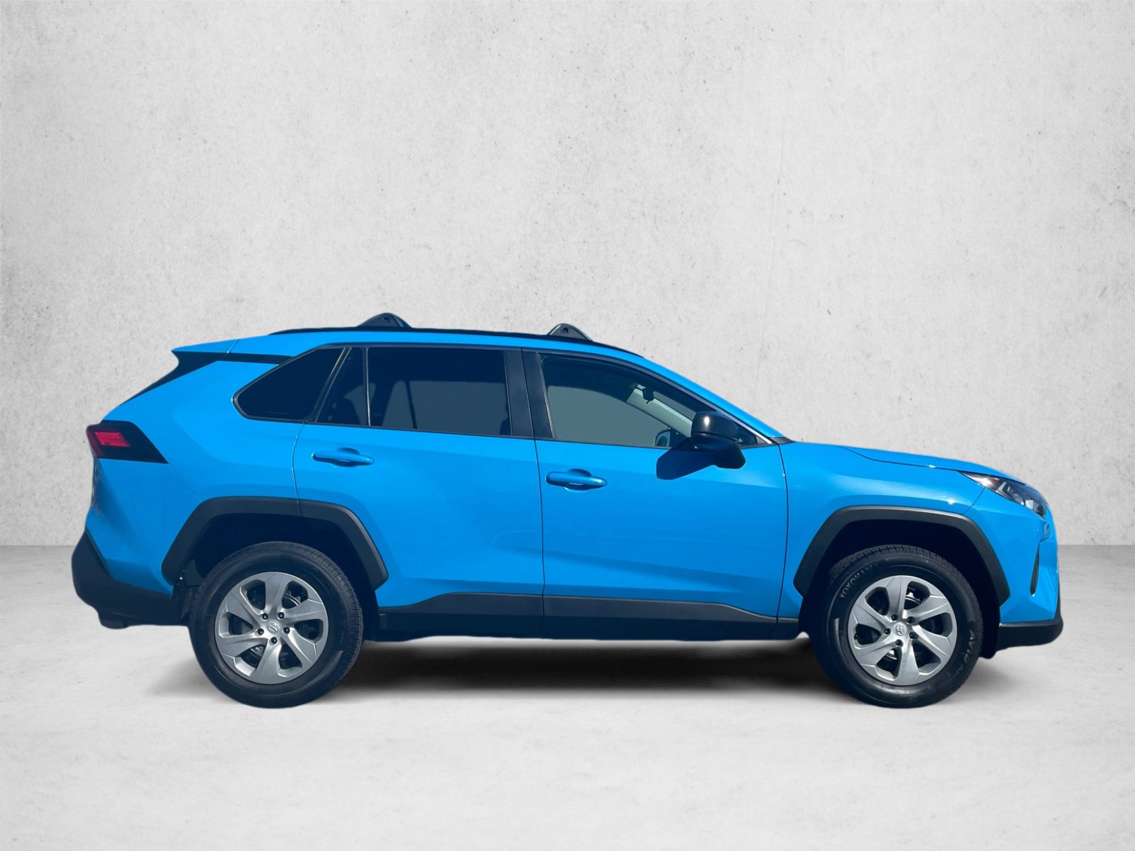 Used 2021 Toyota RAV4 LE w/ Carpet Mat Package (TMS) FWD image 4