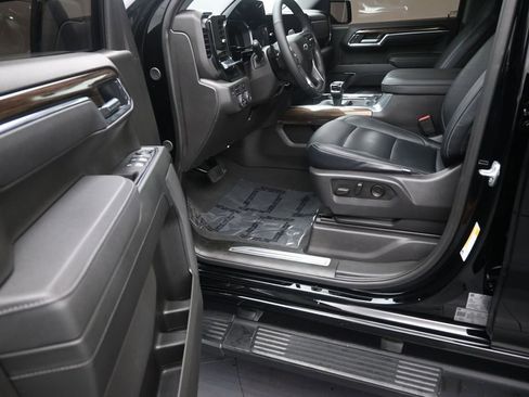 Used 2025 Chevrolet Silverado 1500 LT Trail Boss AWD/4WD image 11