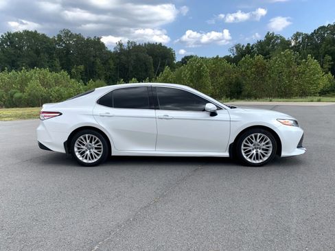 Used 2018 Toyota Camry image 8
