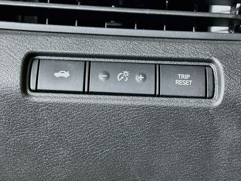 Used 2025 Nissan Altima 2.5 SV FWD image 17