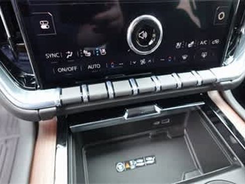 New 2025 GMC Yukon XL Denali w/ LPO, Illumination Package image 21