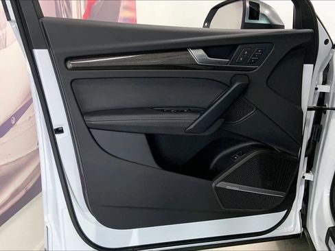 Used 2024 Audi SQ5 Premium Plus w/ Premium Plus Package image 25