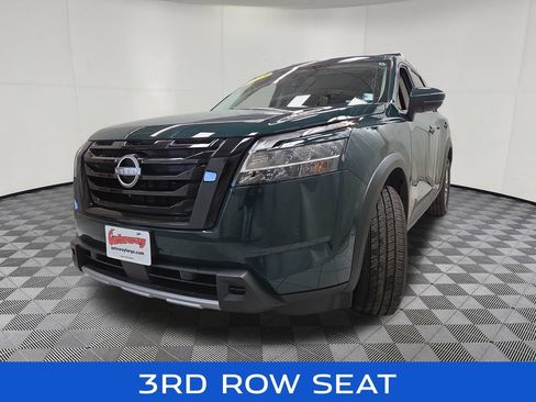 Used 2023 Nissan Pathfinder SL w/ Black Appearance Package AWD/4WD image 7