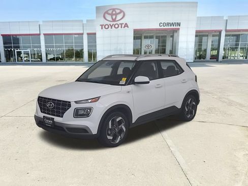 Used 2025 Hyundai Venue SEL FWD image 7