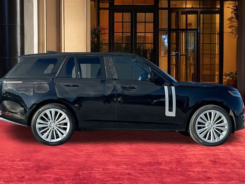 Used 2023 Land Rover Range Rover First Edition image 9