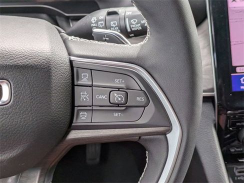 New 2025 Jeep Grand Cherokee L Limited w/ Luxury Tech Group II image 18