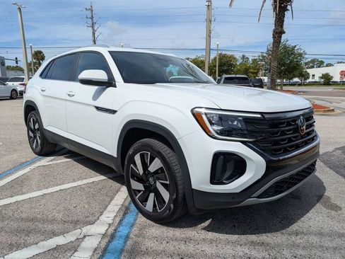 Certified 2024 Volkswagen Atlas Cross Sport SE FWD image 8