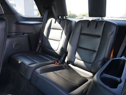 Used 2017 Ford Explorer XLT w/ Equipment Group 202A FWD image 17