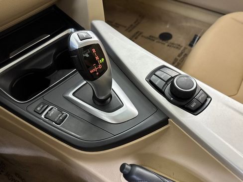 Used 2013 BMW 320i Sedan RWD image 18