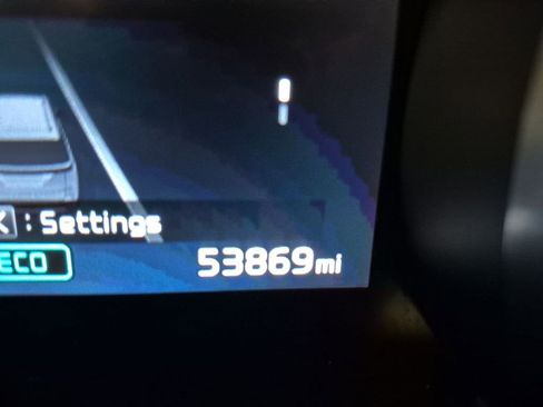 Used 2022 Kia Carnival LX image 12