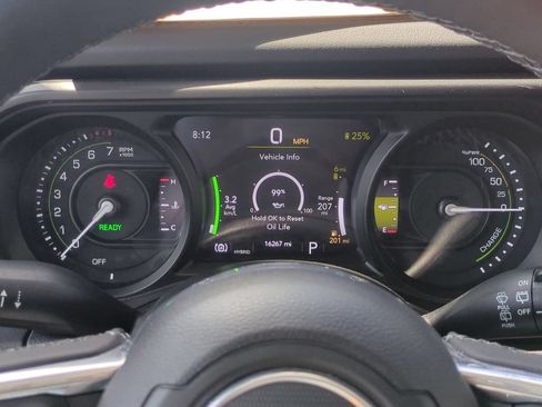 Used 2025 Jeep Wrangler Unlimited Sahara AWD/4WD image 28