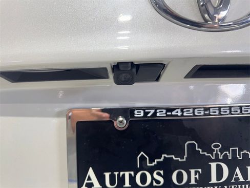 Used 2024 Toyota Highlander FWD image 25