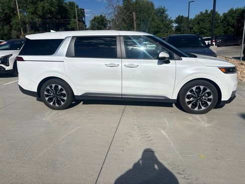 Used 2024 Kia Carnival EX FWD image 2