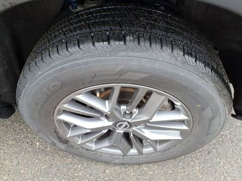 Used 2023 Nissan Rogue S image 9