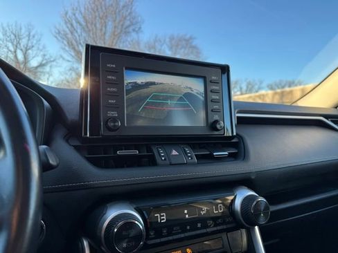 Used 2019 Toyota RAV4 XLE Premium image 19