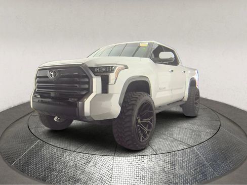 Used 2022 Toyota Tundra Limited RWD image 3