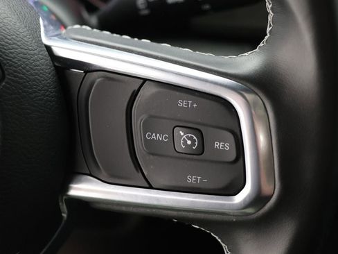 Used 2022 Jeep Wrangler Unlimited Sahara AWD/4WD image 19