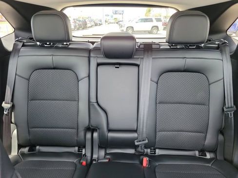 Certified 2025 Ford Escape SE FWD image 17