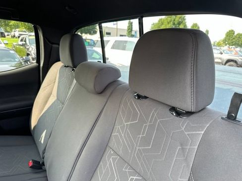 Used 2018 Toyota Tacoma TRD Sport w/ Four Season Floor Mat Package AWD/4WD image 15