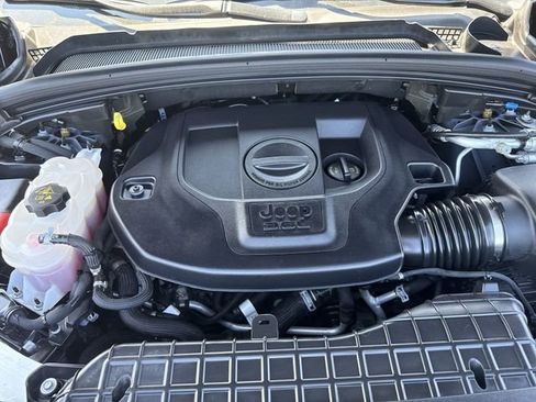 Used 2023 Jeep Grand Cherokee Overland w/ Luxury Tech Group IV AWD/4WD image 20
