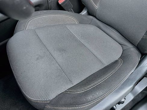 Used 2019 Chevrolet Traverse LT FWD image 19
