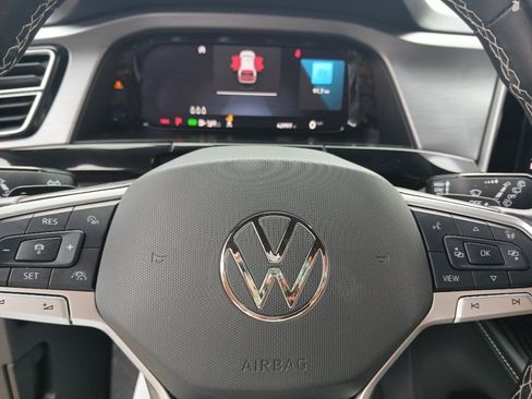 Used 2025 Volkswagen Atlas Cross Sport SE FWD image 14