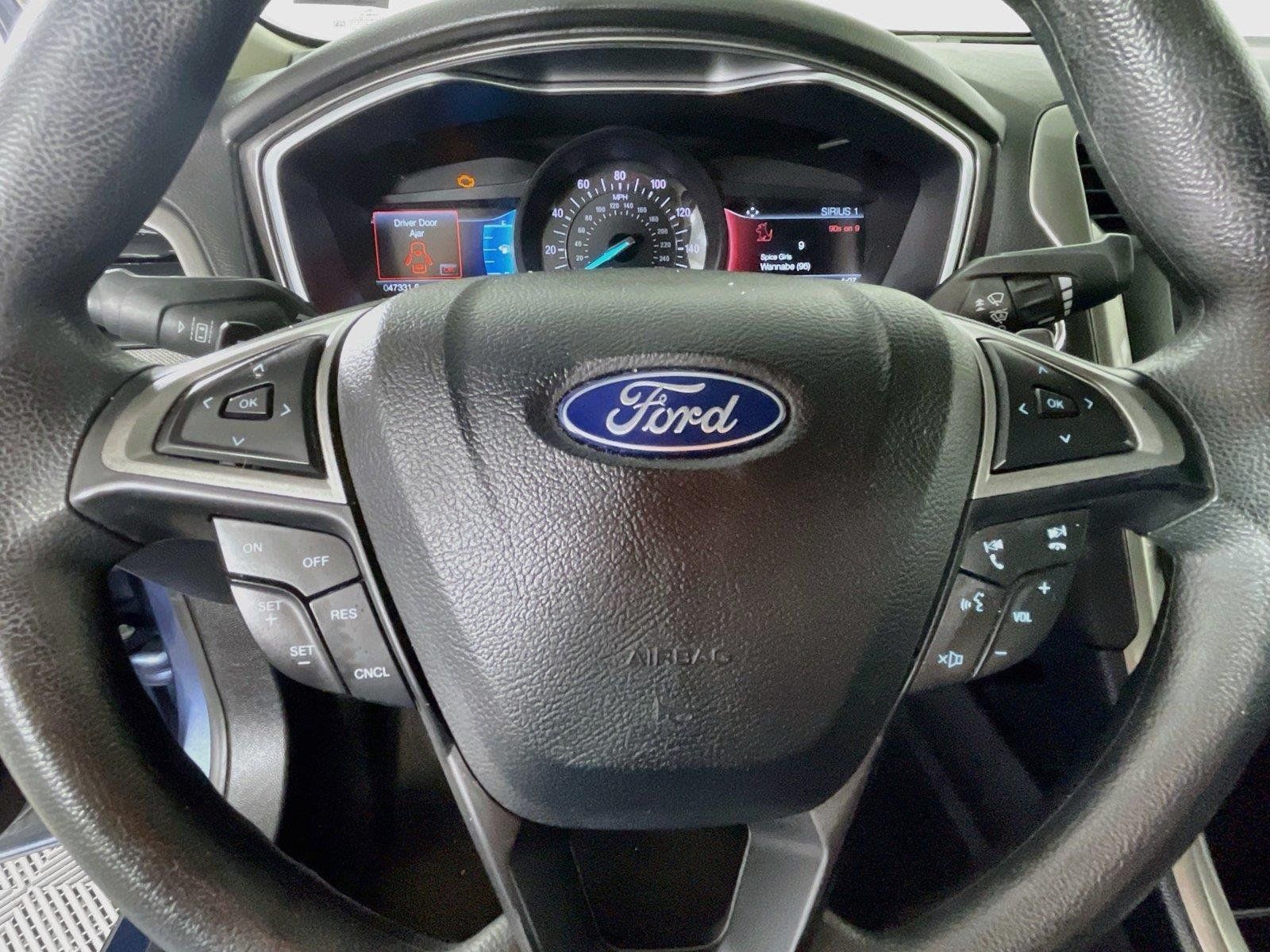 Used 2019 Ford Fusion SE FWD image 14