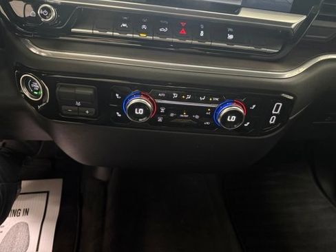 Used 2025 GMC Sierra 1500 SLT AWD/4WD image 22