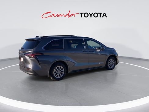 Certified 2025 Toyota Sienna XLE w/ XLE Plus Package image 8