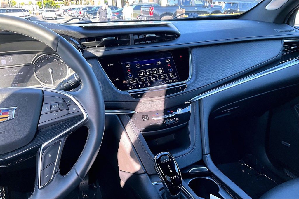 Used 2025 Cadillac XT5 Premium Luxury FWD image 9