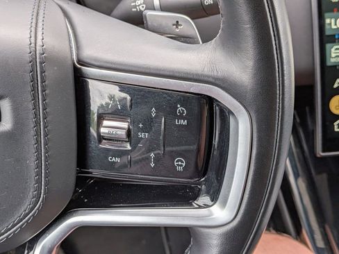 Used 2025 Land Rover Range Rover Sport SE image 12