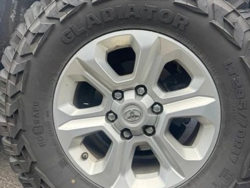 Used 2018 Toyota 4Runner SR5 RWD image 17