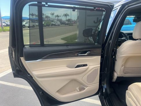 Used 2023 Jeep Grand Cherokee L Limited w/ Luxury Tech Group II AWD/4WD image 40