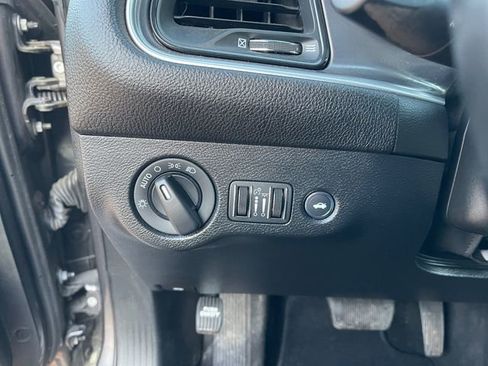 Used 2021 Dodge Challenger SXT image 18