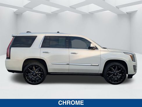 Used 2020 Cadillac Escalade Premium Luxury image 3