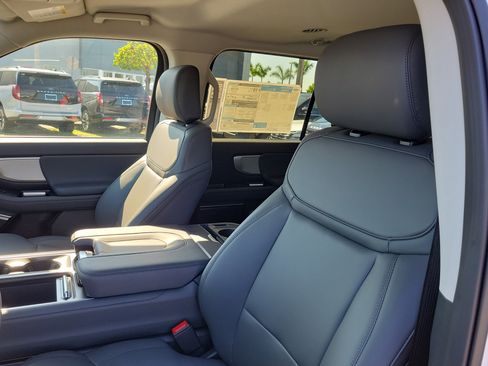 New 2026 Ford Expedition Active image 10