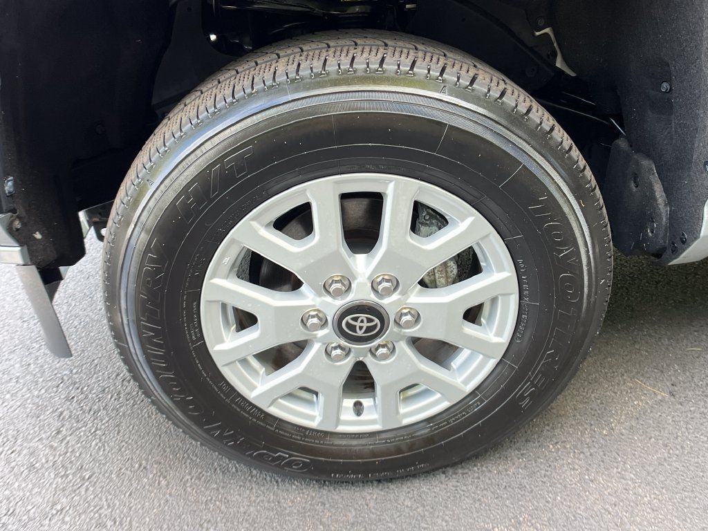 Certified 2024 Toyota Tacoma SR5 AWD/4WD image 24