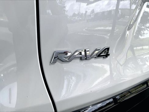 Used 2022 Toyota RAV4 XSE AWD/4WD image 10