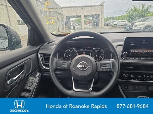 Used 2024 Nissan Rogue SV FWD image 16