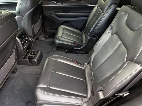 Used 2023 Jeep Grand Cherokee L Limited AWD/4WD image 24