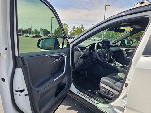 Used 2025 Toyota RAV4 XSE w/ Advanced Technology Package AWD/4WD image 49