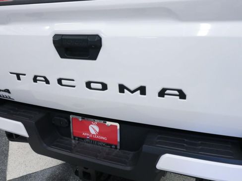 Used 2025 Toyota Tacoma TRD Sport AWD/4WD image 24