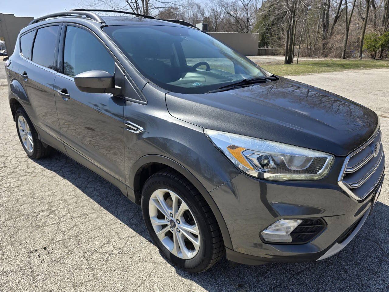 Used 2017 Ford Escape SE w/ Equipment Group 201A AWD/4WD image 3