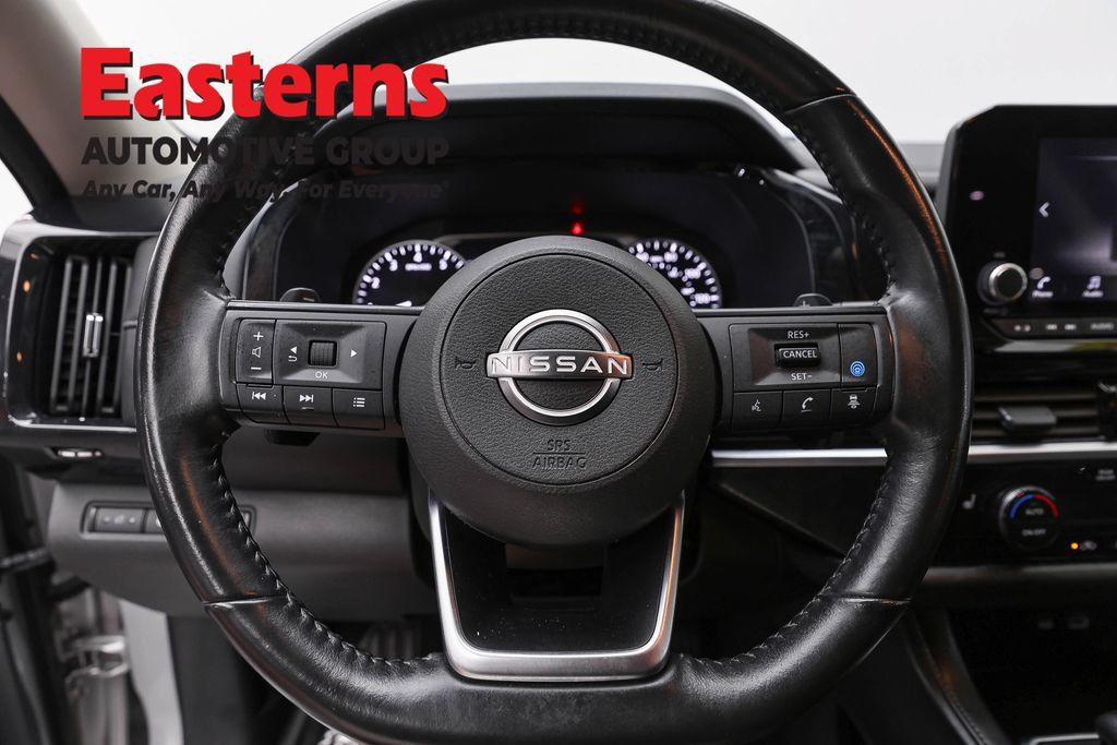 Used 2025 Nissan Pathfinder SV FWD image 10